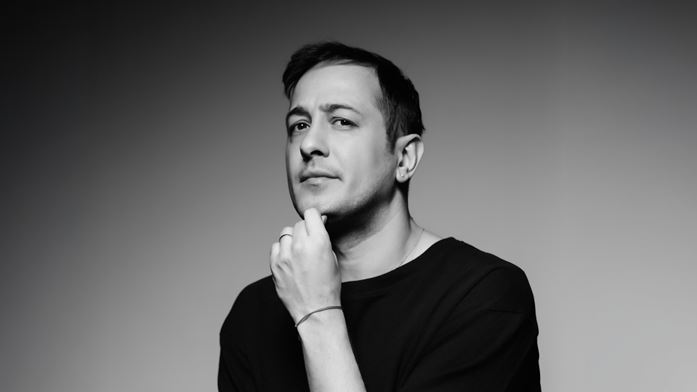 Sarp Apak "Tek Kişilik Gösteri"